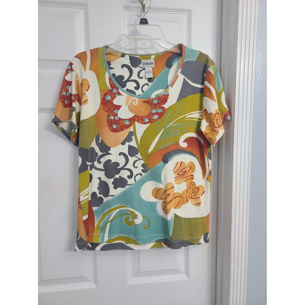 vibrant short-sleeve top by Chico's a colorful tropical floral and sz 2
